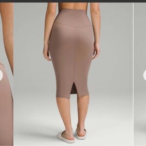 Lululemon Nulu Slim-Fit High-Rise Skirt
Taupetastic